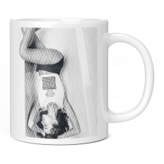 FASHION MODEL IN BATH 11OZ NOVELTY MUG
